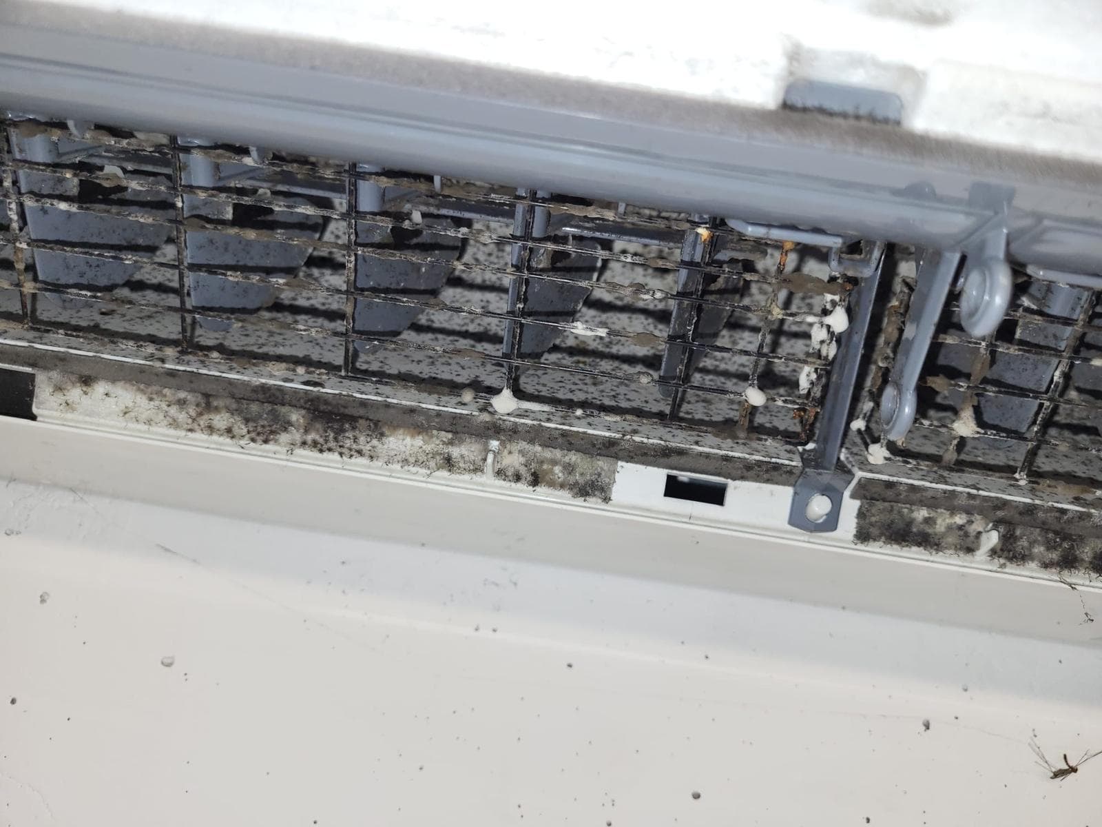 Wandklimaanlage, wie sie nicht aussehen sollte!